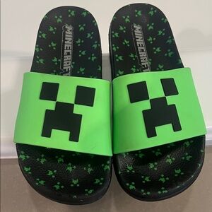 Minecraft Creeper slides. Size 1/2